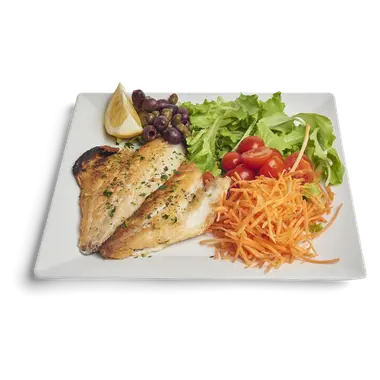 Filetto di branzino con insalata, carote e pomodorini